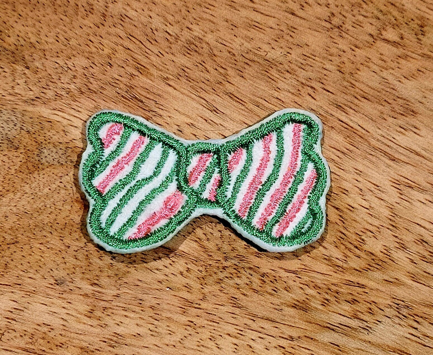 Putts and Prosecco golf themed pink and green iron on or sew on embroidered patches. Set of 6.